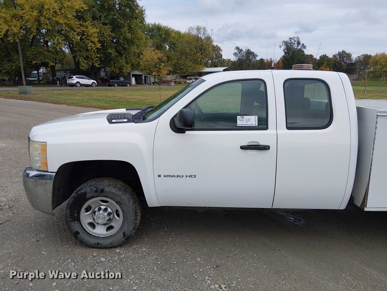 image for item DU3724 2009 Chevrolet 2500HD Ext. Cab utility bed pickup truck
