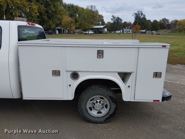 image for item DU3724 2009 Chevrolet 2500HD Ext. Cab utility bed pickup truck
