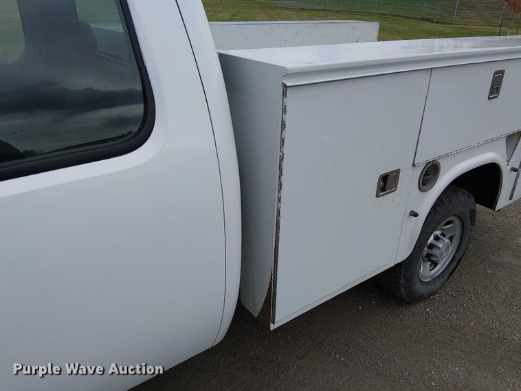 image for item DU3724 2009 Chevrolet 2500HD Ext. Cab utility bed pickup truck