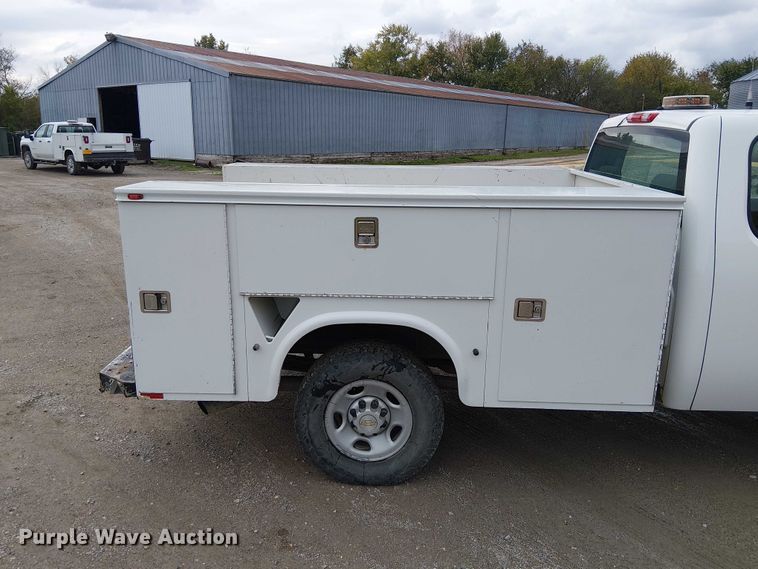 image for item DU3724 2009 Chevrolet 2500HD Ext. Cab utility bed pickup truck