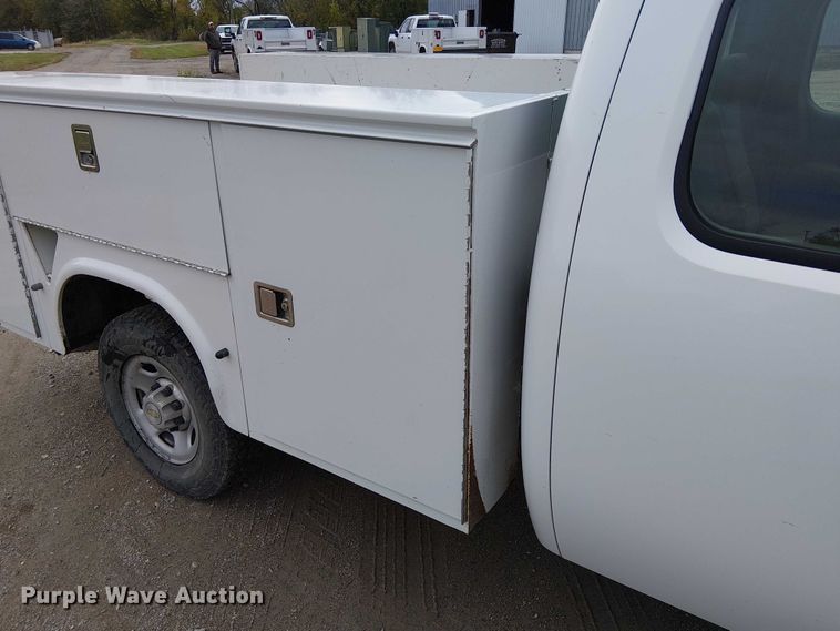 image for item DU3724 2009 Chevrolet 2500HD Ext. Cab utility bed pickup truck