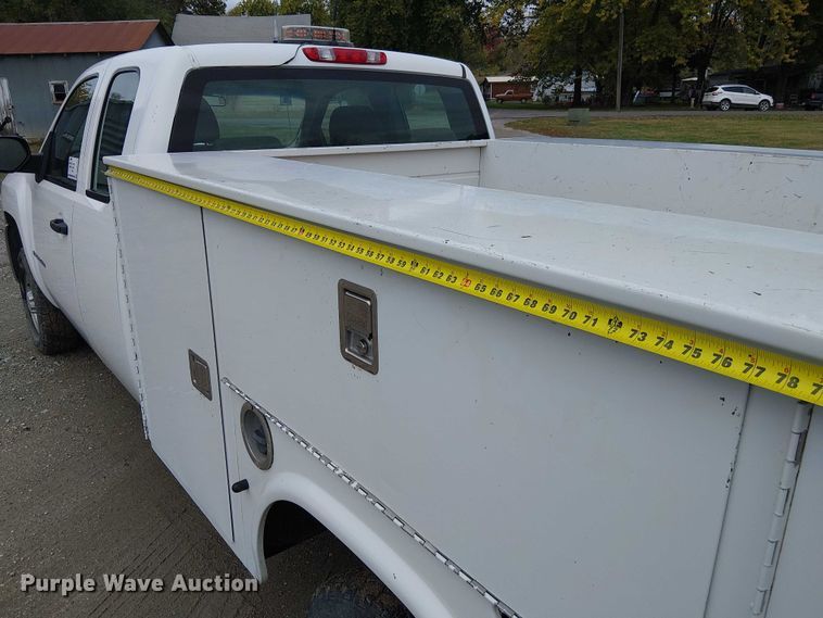 image for item DU3724 2009 Chevrolet 2500HD Ext. Cab utility bed pickup truck
