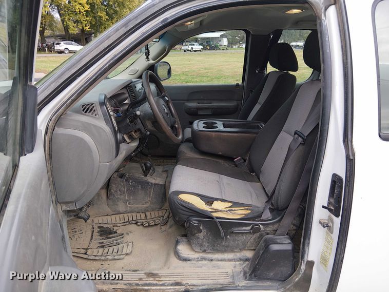 image for item DU3724 2009 Chevrolet 2500HD Ext. Cab utility bed pickup truck