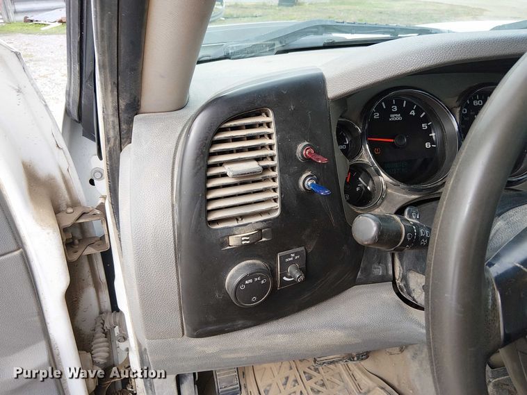 image for item DU3724 2009 Chevrolet 2500HD Ext. Cab utility bed pickup truck