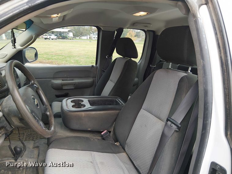 image for item DU3724 2009 Chevrolet 2500HD Ext. Cab utility bed pickup truck