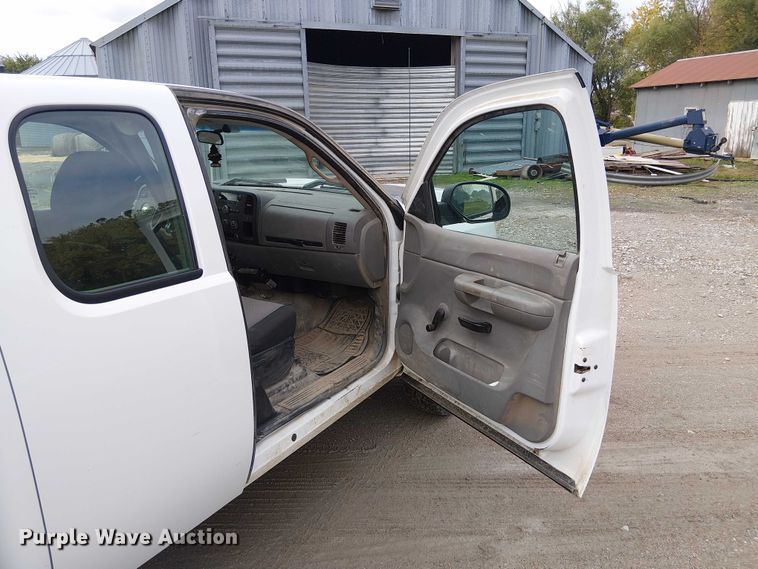 image for item DU3724 2009 Chevrolet 2500HD Ext. Cab utility bed pickup truck