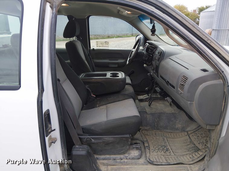 image for item DU3724 2009 Chevrolet 2500HD Ext. Cab utility bed pickup truck