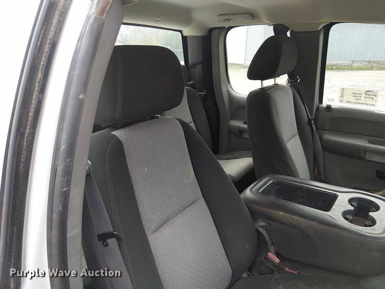 image for item DU3724 2009 Chevrolet 2500HD Ext. Cab utility bed pickup truck