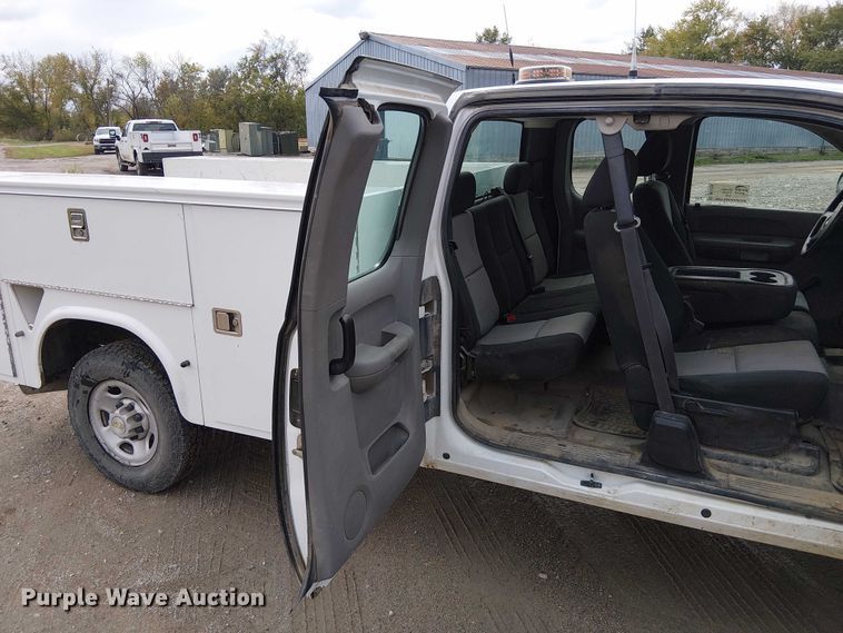 image for item DU3724 2009 Chevrolet 2500HD Ext. Cab utility bed pickup truck