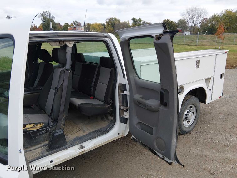 image for item DU3724 2009 Chevrolet 2500HD Ext. Cab utility bed pickup truck
