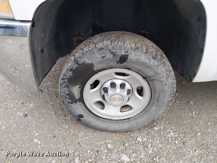 image for item DU3724 2009 Chevrolet 2500HD Ext. Cab utility bed pickup truck