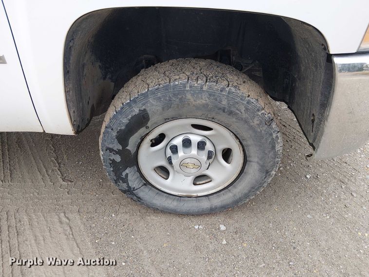 image for item DU3724 2009 Chevrolet 2500HD Ext. Cab utility bed pickup truck