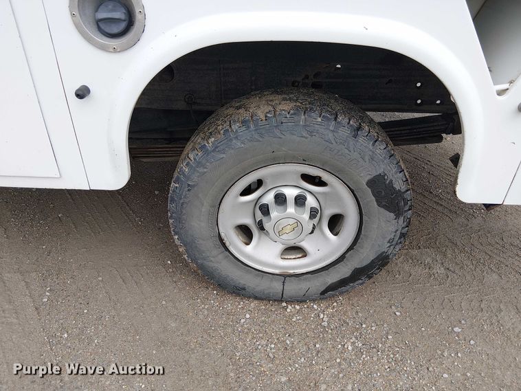 image for item DU3724 2009 Chevrolet 2500HD Ext. Cab utility bed pickup truck