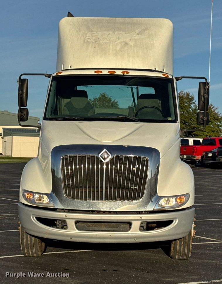image for item DW6660 2007 International 8600 semi truck
