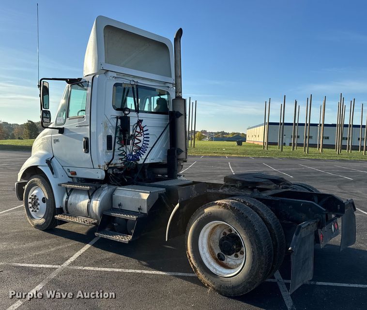 image for item DW6660 2007 International 8600 semi truck