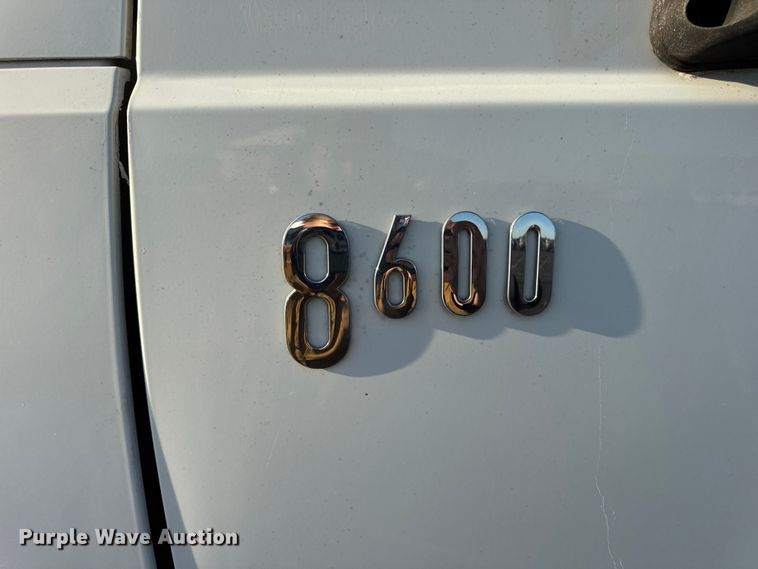 image for item DW6660 2007 International 8600 semi truck