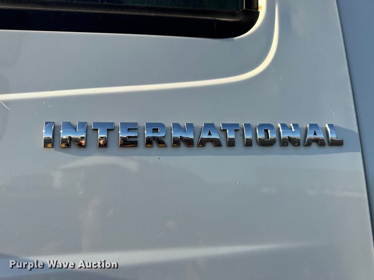 image for item DW6660 2007 International 8600 semi truck