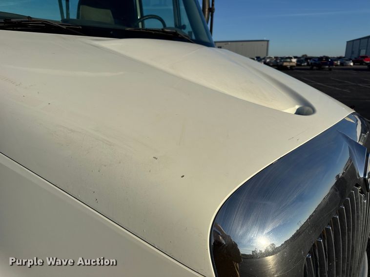 image for item DW6660 2007 International 8600 semi truck