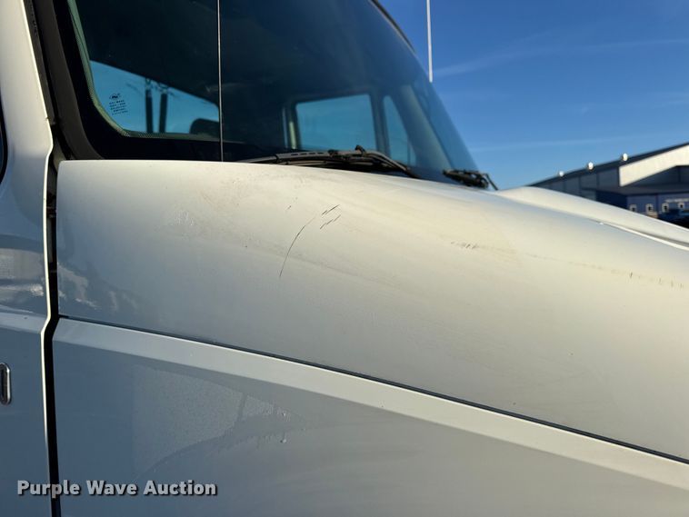 image for item DW6660 2007 International 8600 semi truck