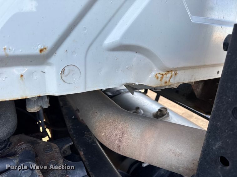 image for item DW6660 2007 International 8600 semi truck