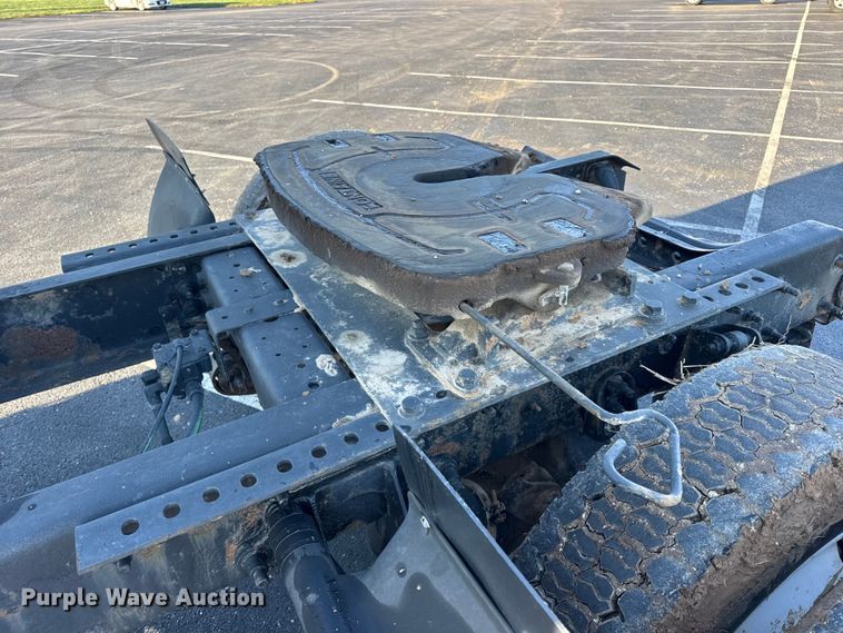 image for item DW6660 2007 International 8600 semi truck