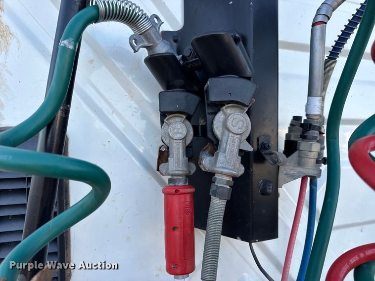 image for item DW6660 2007 International 8600 semi truck