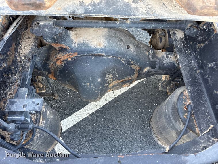 image for item DW6660 2007 International 8600 semi truck