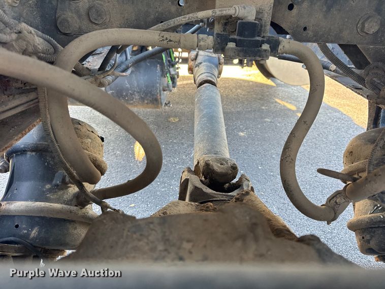 image for item DW6660 2007 International 8600 semi truck