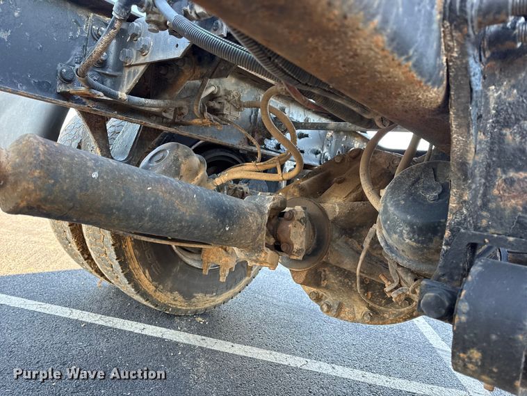 image for item DW6660 2007 International 8600 semi truck