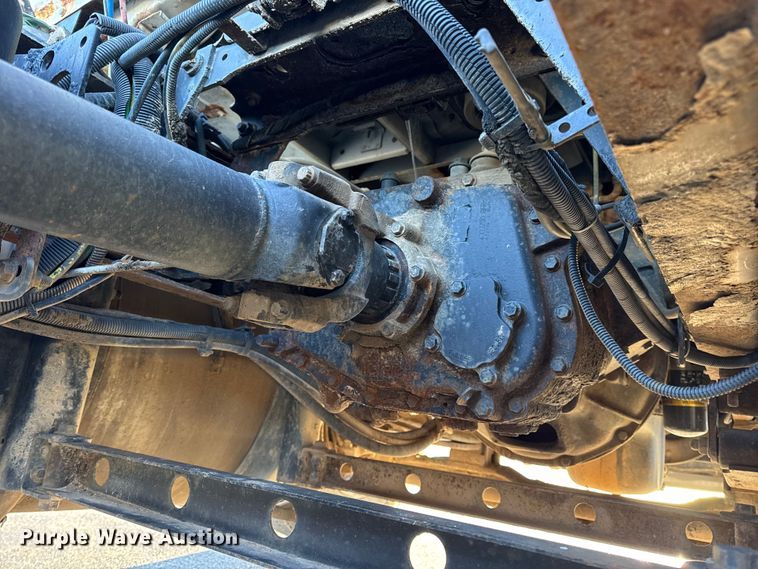 image for item DW6660 2007 International 8600 semi truck