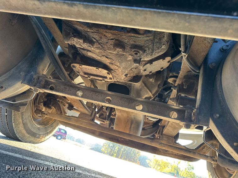 image for item DW6660 2007 International 8600 semi truck