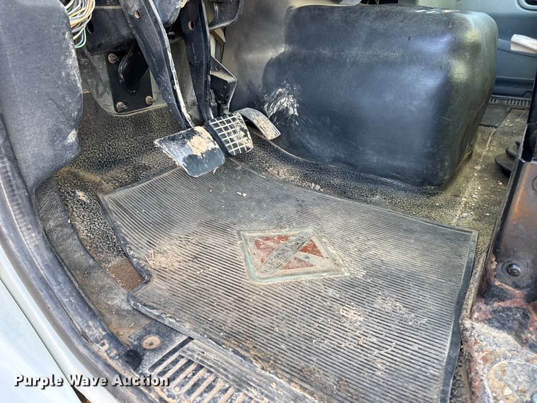 image for item DW6660 2007 International 8600 semi truck