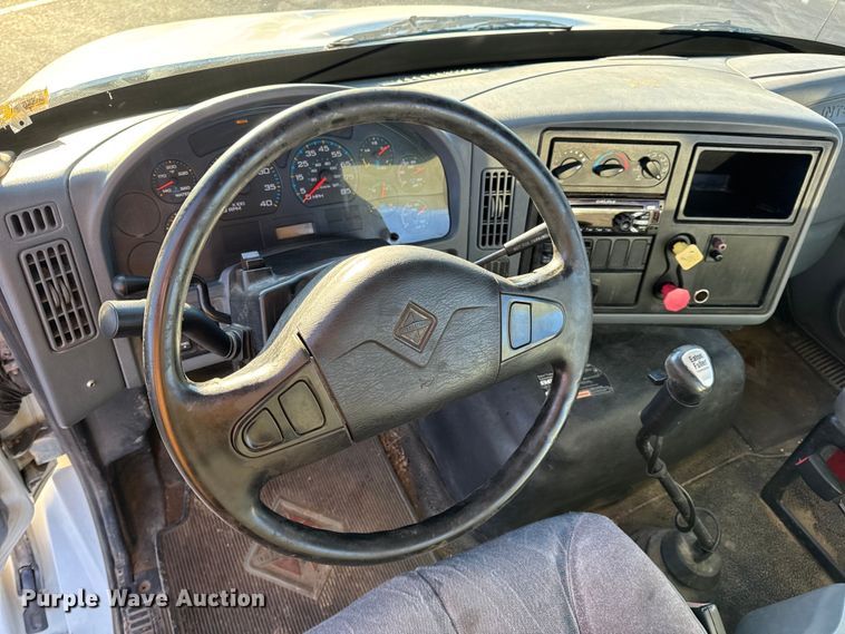 image for item DW6660 2007 International 8600 semi truck