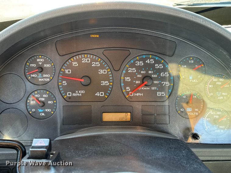 image for item DW6660 2007 International 8600 semi truck