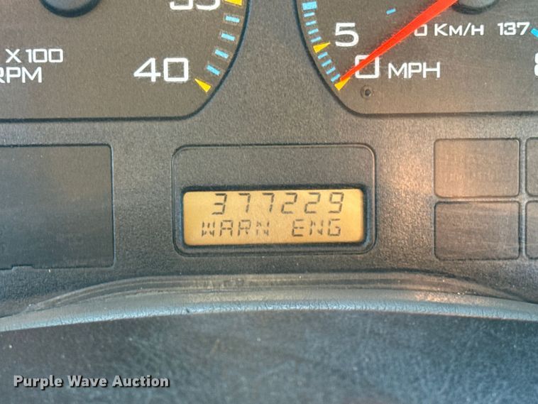 image for item DW6660 2007 International 8600 semi truck