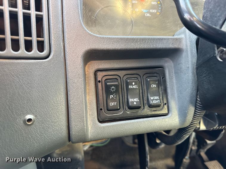 image for item DW6660 2007 International 8600 semi truck