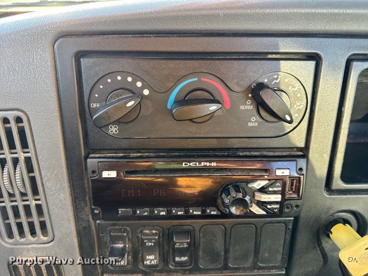 image for item DW6660 2007 International 8600 semi truck