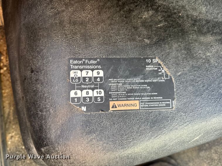 image for item DW6660 2007 International 8600 semi truck