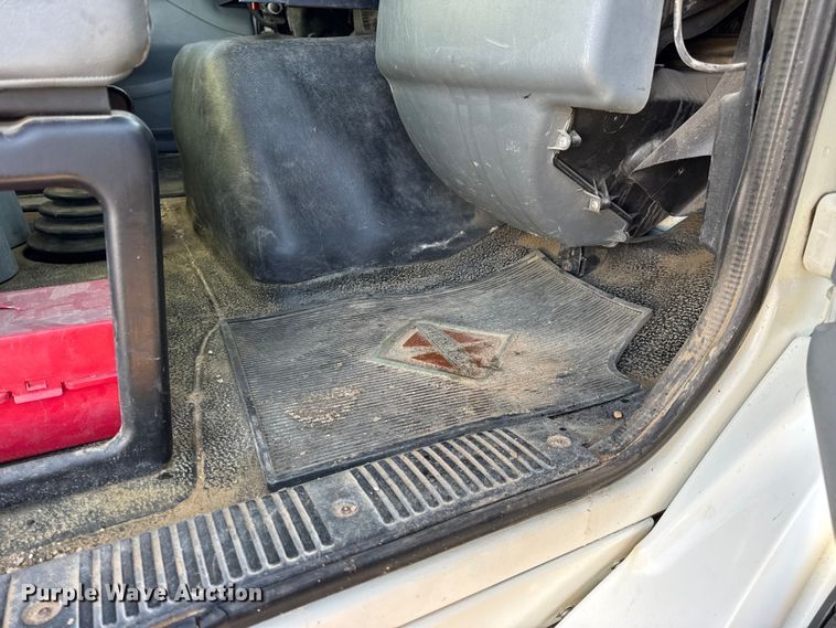 image for item DW6660 2007 International 8600 semi truck