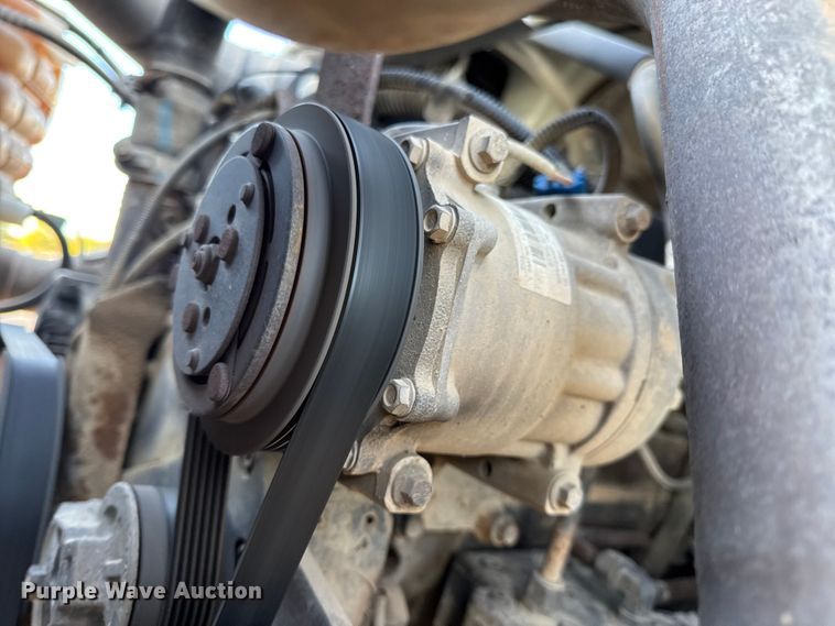 image for item DW6660 2007 International 8600 semi truck