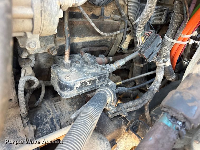 image for item DW6660 2007 International 8600 semi truck