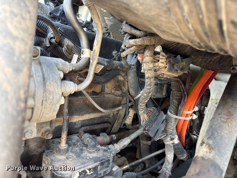 image for item DW6660 2007 International 8600 semi truck