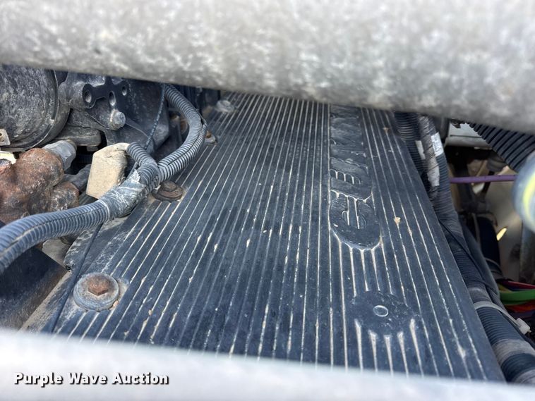 image for item DW6660 2007 International 8600 semi truck