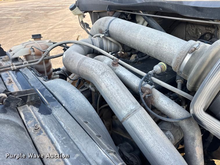 image for item DW6660 2007 International 8600 semi truck