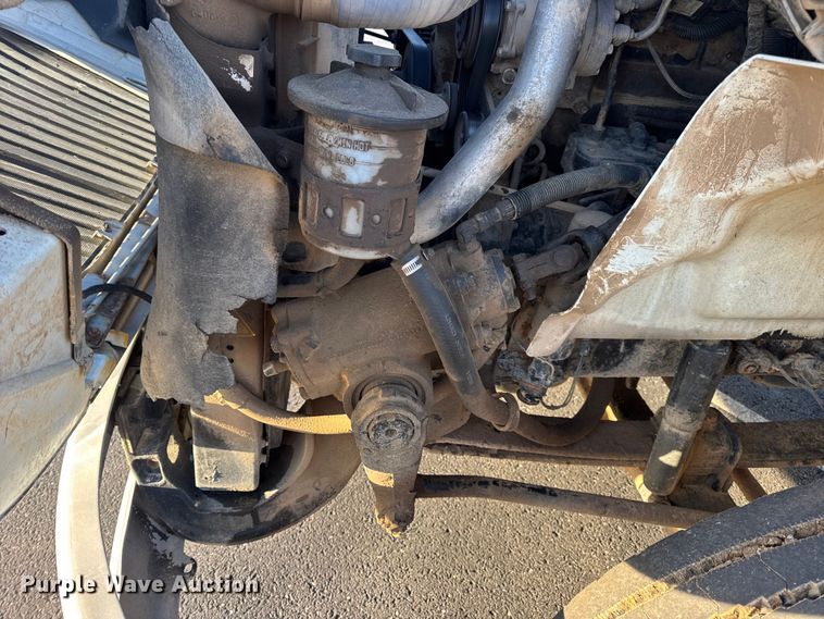 image for item DW6660 2007 International 8600 semi truck