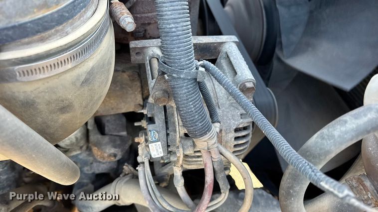 image for item DW6660 2007 International 8600 semi truck