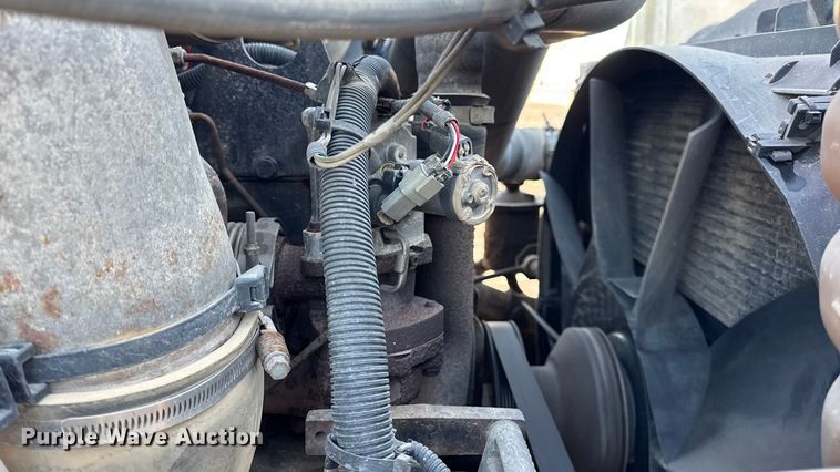 image for item DW6660 2007 International 8600 semi truck