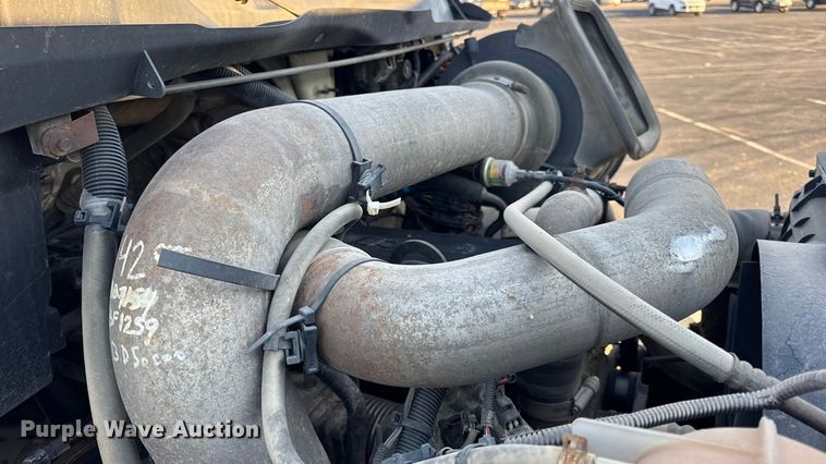 image for item DW6660 2007 International 8600 semi truck