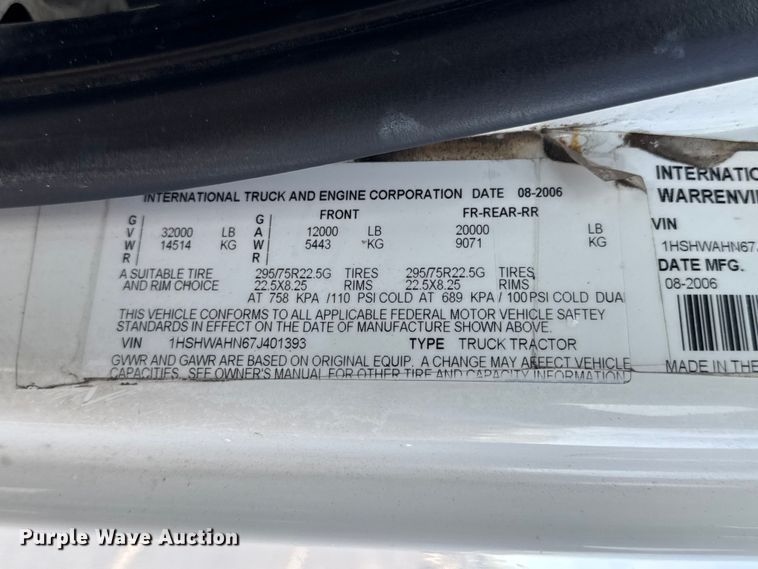 image for item DW6660 2007 International 8600 semi truck