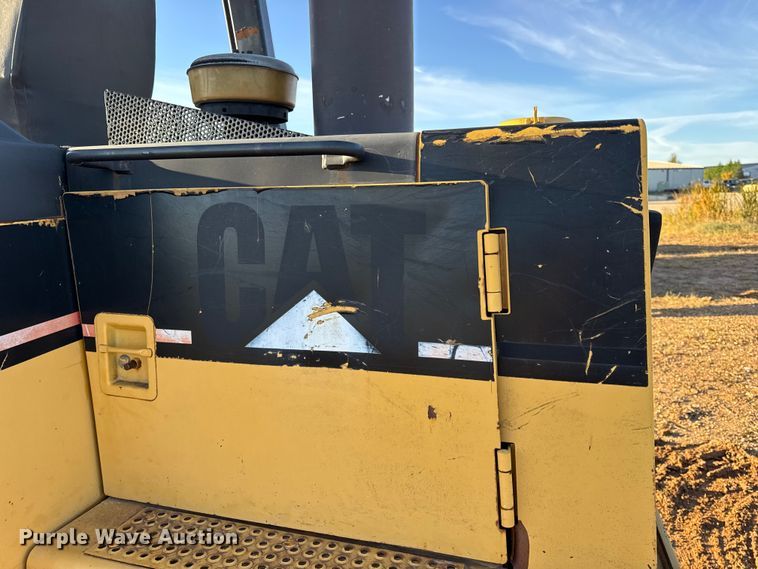 image for item DW6661 1998 Caterpillar 953C track loader